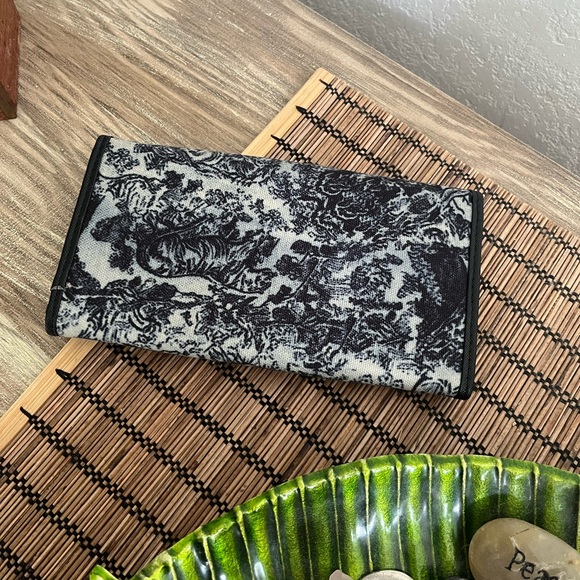 Dior Luxury Bundle Lot : Tiger Wallet, Pure Poison original, Hair Clips - Picture 8 of 16